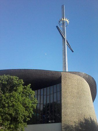 Vår fru, drottning av Polens kyrka